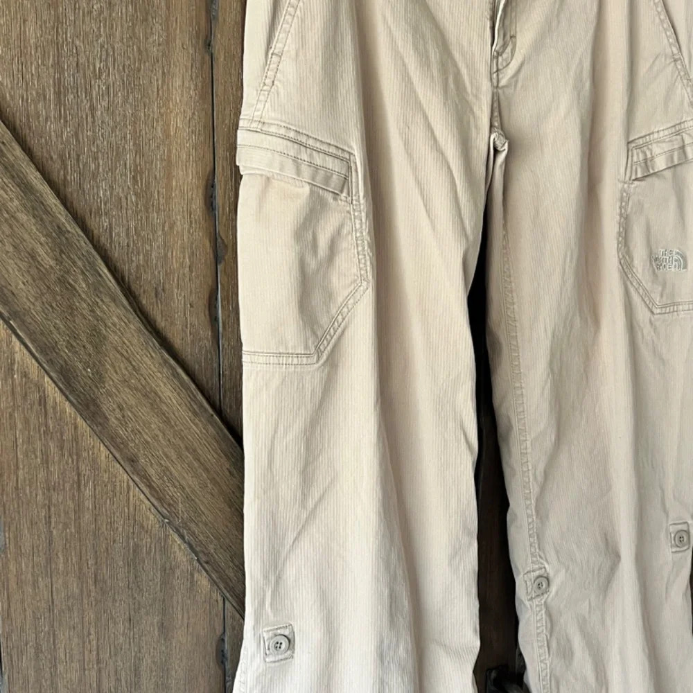 The North Face Beige Convertible Outdoor Hiking Straight Cargo Pants Size 10 EUC - Picture 4 of 12